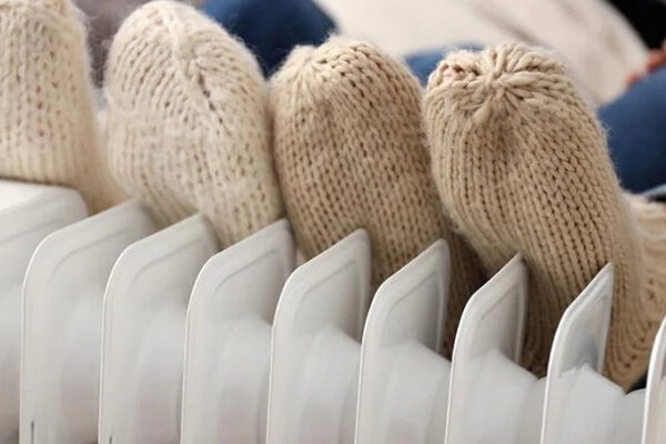 Zima w domu a suche powietrze. Dlaczego gardło „pali” i jak rekuperacja z wymiennikiem entalpicznym rozwiązuje problem?